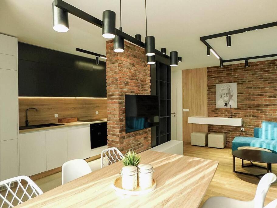 Queen'S Luxury Apartment Ohri Dış mekan fotoğraf